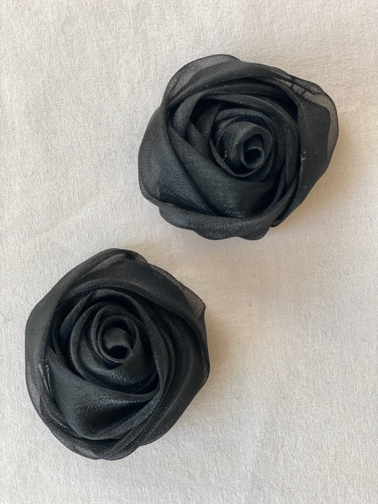 Roses black