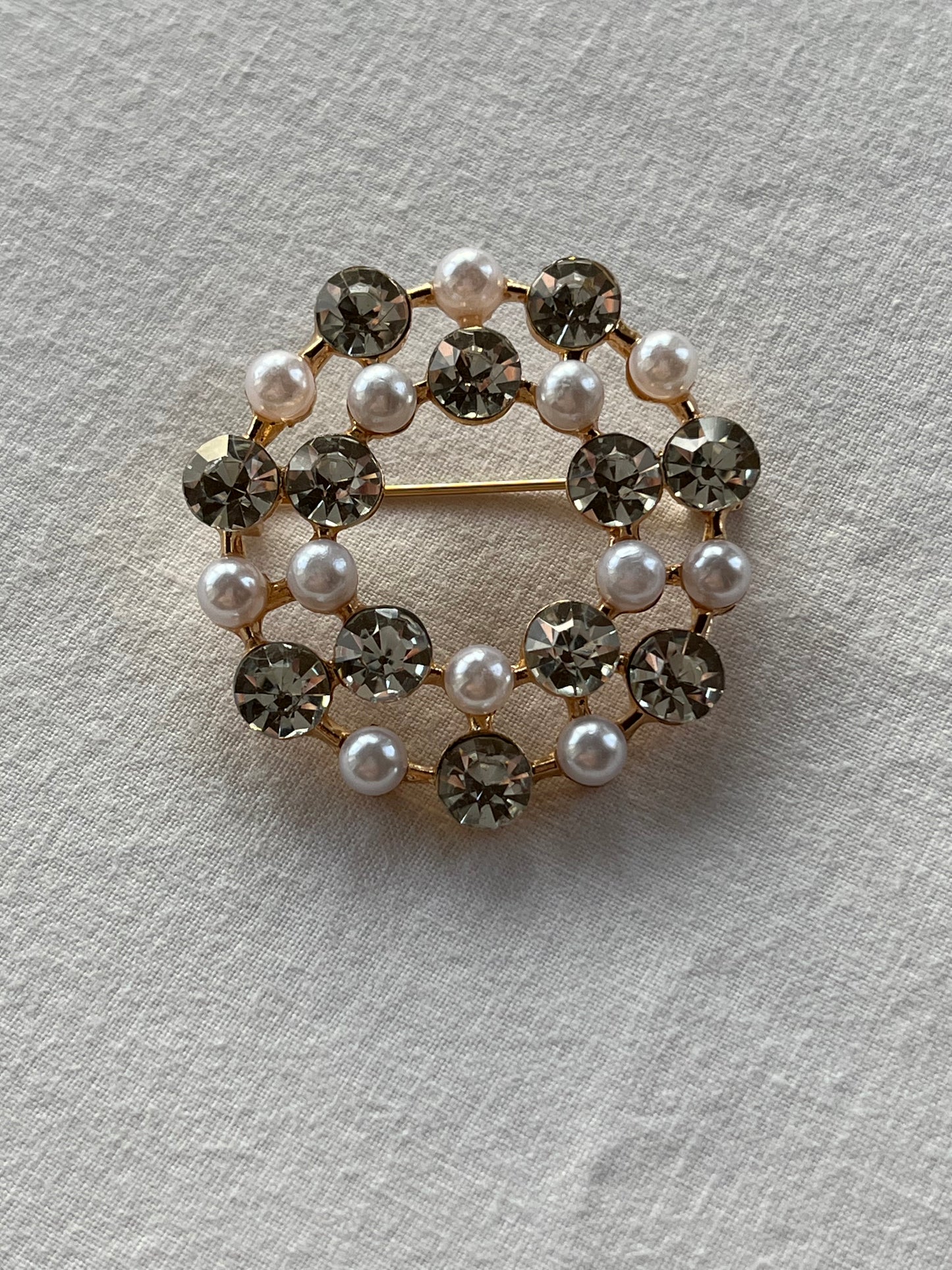 Sonia brooch