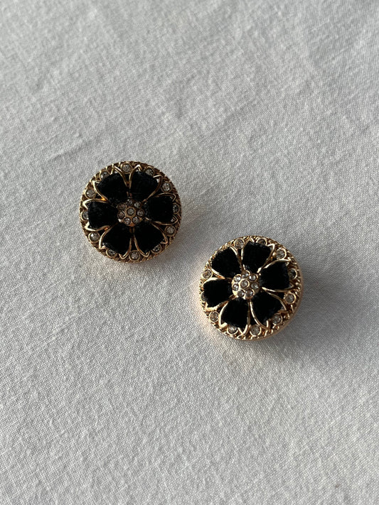 Velvet button black